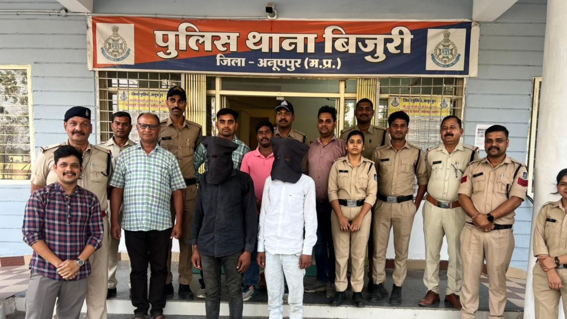 पुलिस की गिरफ्त में आरोपी
