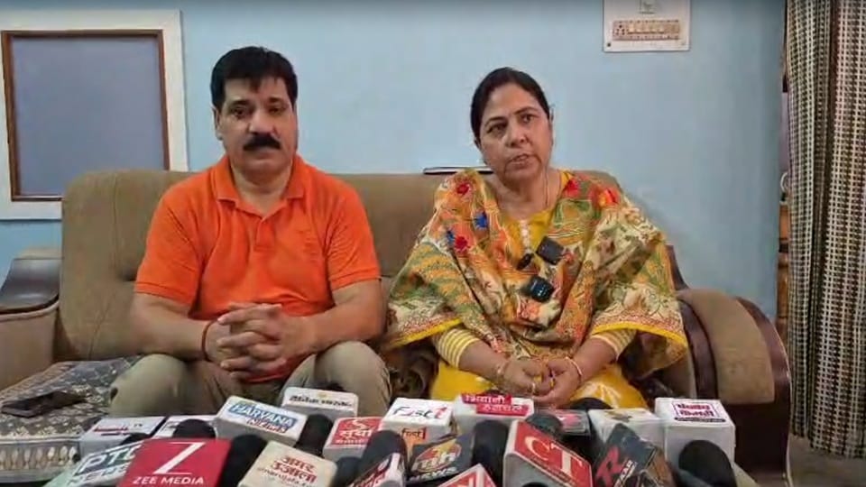 Theft at professor couple house in Bhiwani