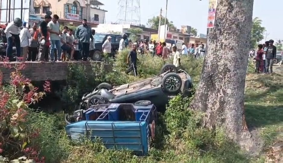 E-rickshaw driver killed, five injured in car-e-rickshaw collision