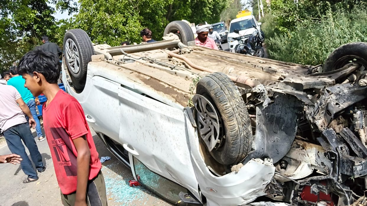 Speeding Car Overturns in Meerut, Major Accident Averted