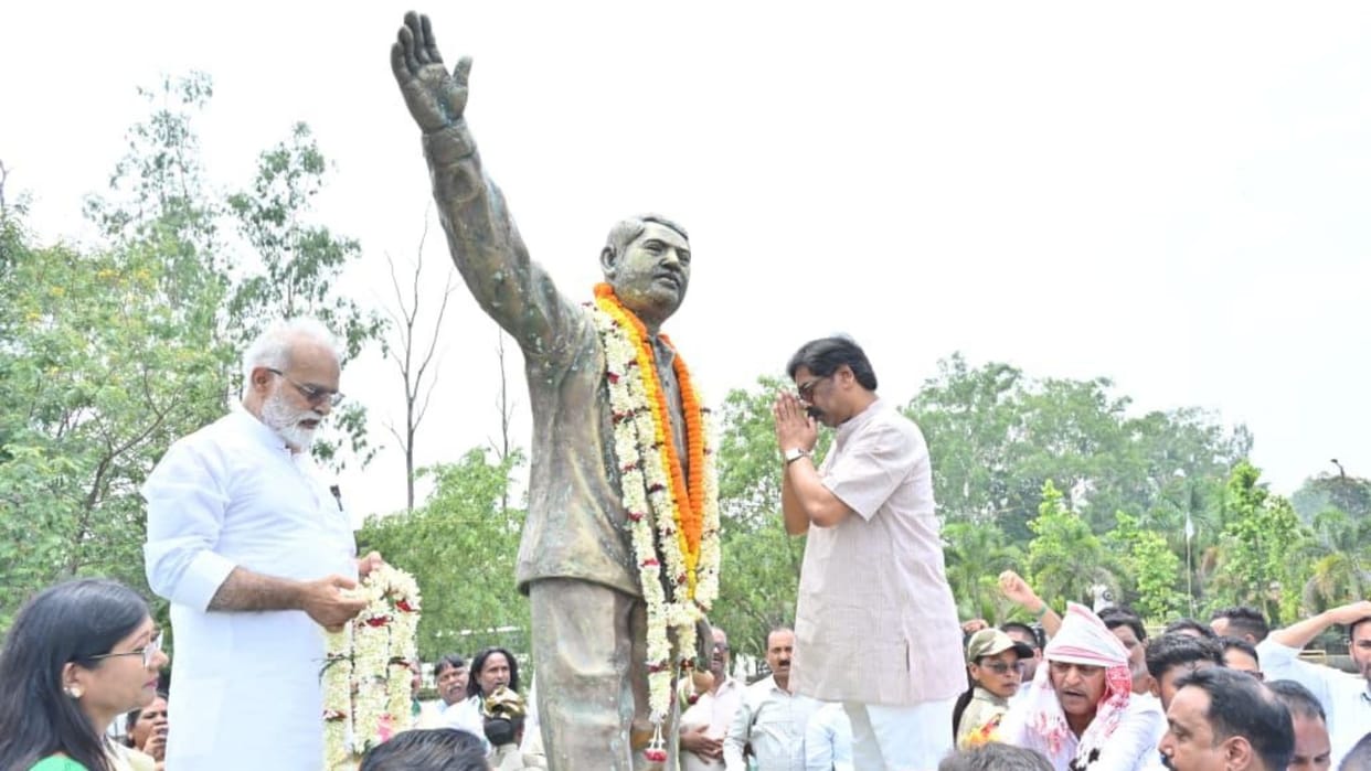 CM Hemant Soren became emotional on death anniversary of his brother Durga Soren Jharkhand separate due to him