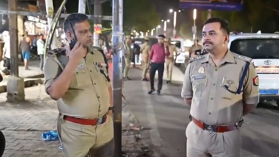 Agra Police Commissioner Viral Video