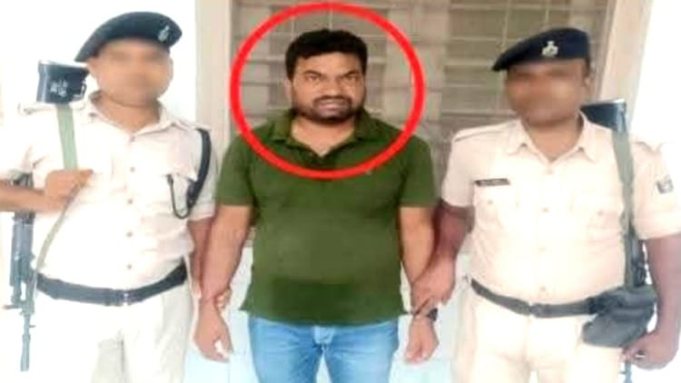 Bihar : पटना में निगरानी की बड़ी कार्रवाई, CDPO के नाम पर रिश्वत वसूल रहा डेटा एंट्री ऑपरेटर रंगे हाथ गिरफ्तार