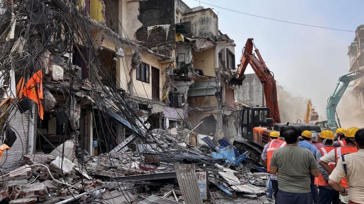 Indore News Municipal Corporation Demolishes Illegal Encroachments In Chhawani