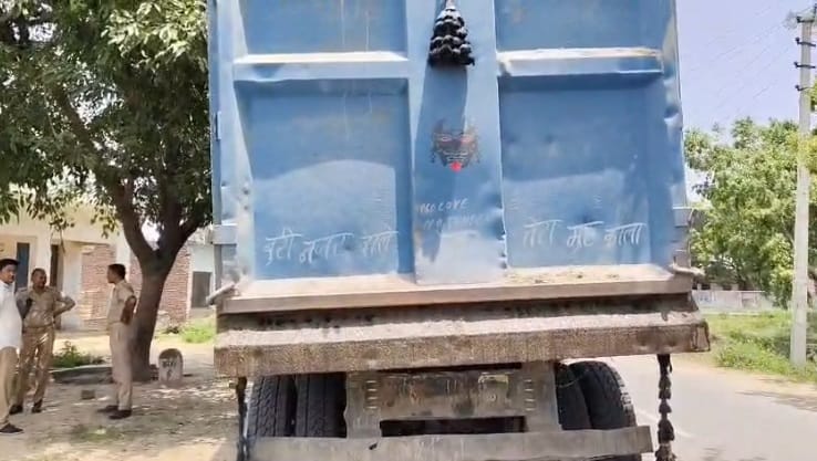 Overloaded Dumper Driver Attempts to Run Over Police and ARTO Team in badaun