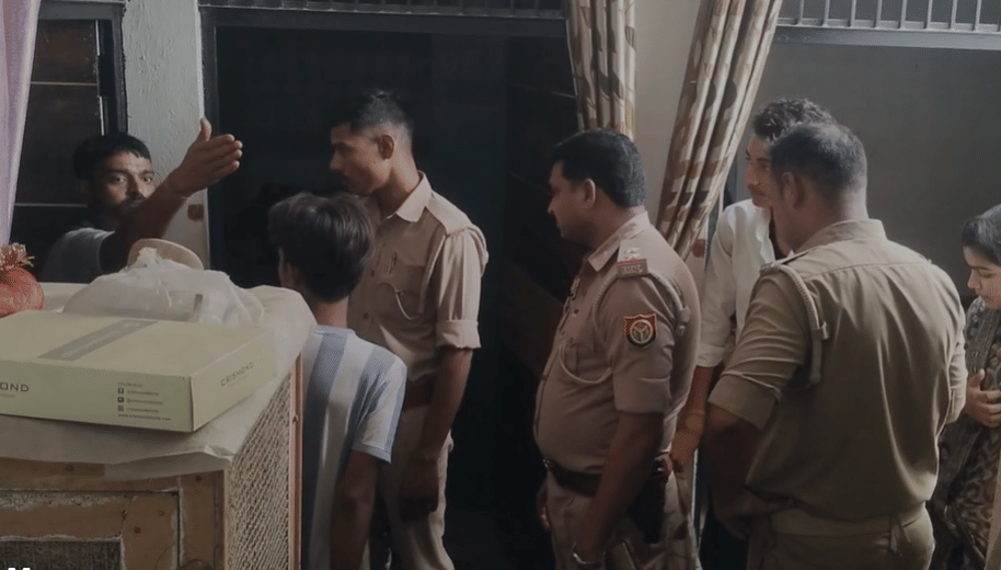 Kanpur Burglars Break Through Wall Escape with Jewellery and Cash Worth Lakhs