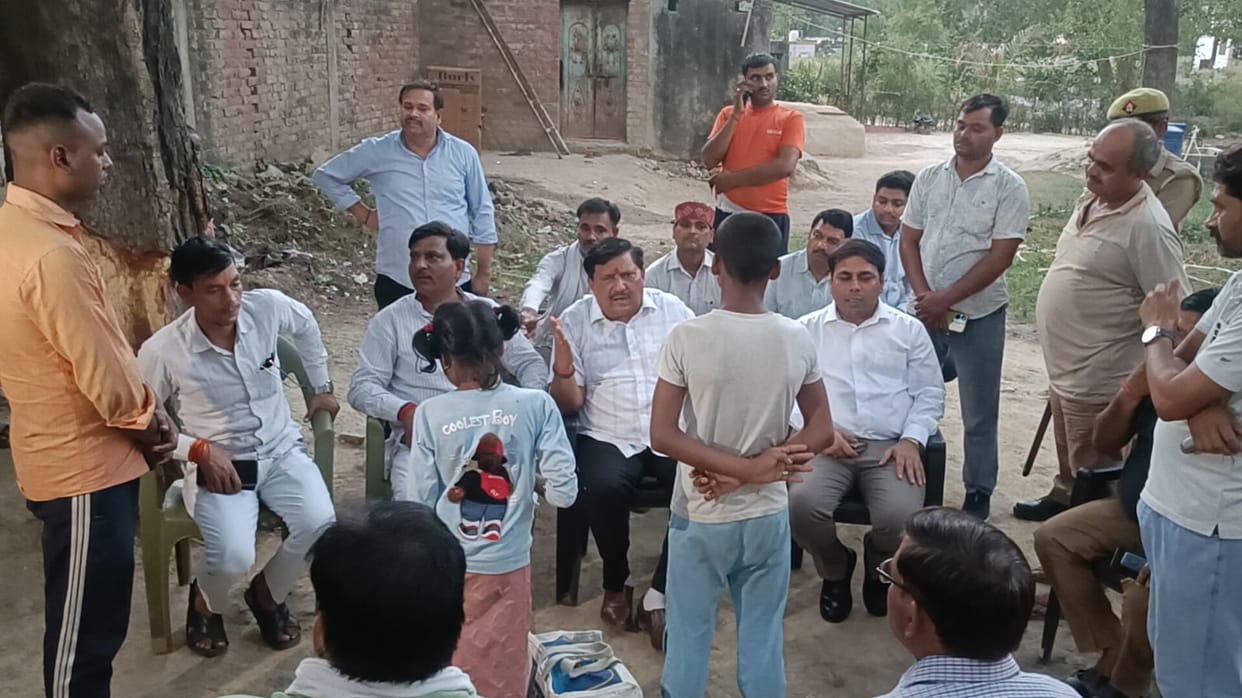 Kanpur Speaker Satish Mahana’s Delegation Meets Orphan Children in Purvameer Village