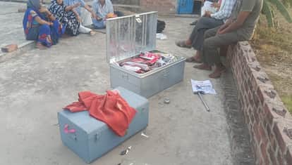 Auraiya Thieves Go on Rampage at Midnight Break in House and Steal Goods Worth Lakhs Burglars Flee via Rooftop