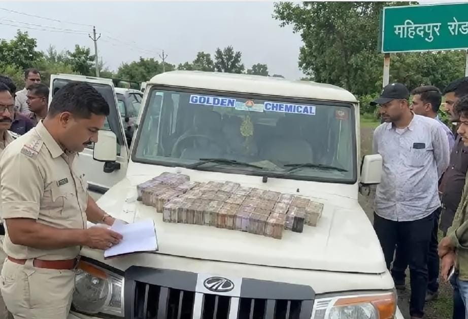 Ujjain: Bolero Car with Rs 19 Lakh Cash Seized, Income Tax Department Investigating