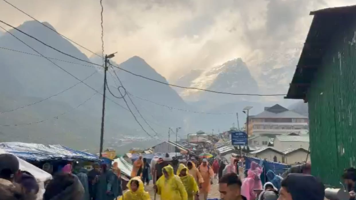 Rain Weather changes in Uttarakhand mountains cold increases due to rain in Kedarnath and Yamunotri Dham