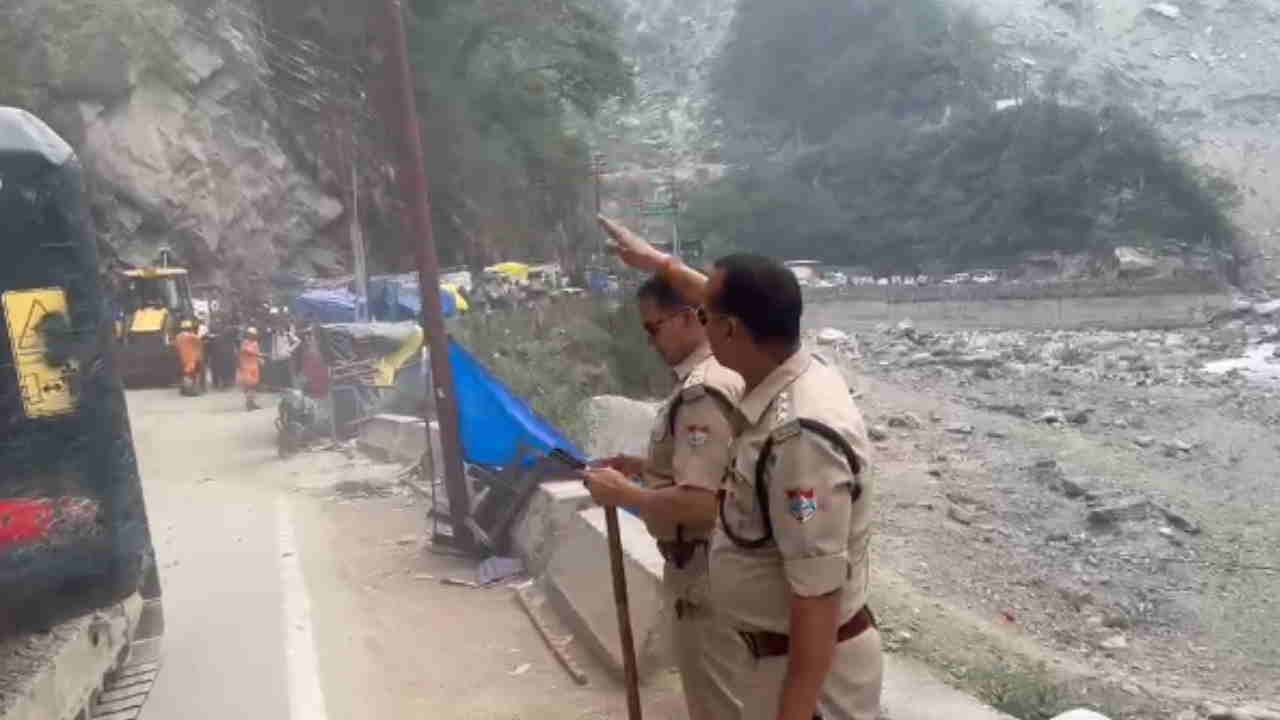Kedarnath Yatra Rocks fall from mountain at Sonprayag on Kedarnath pilgrimage route Death Chardham yatra