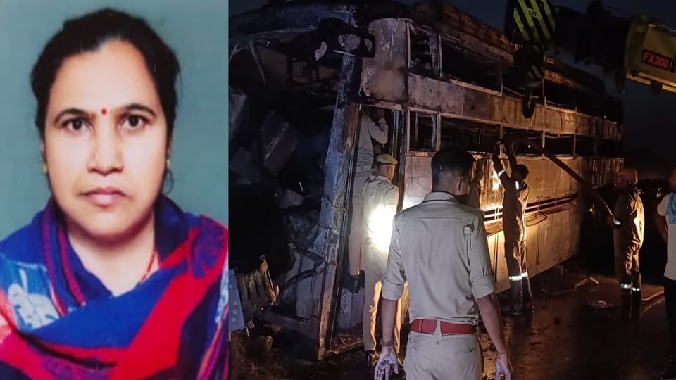 Double-decker bus catches fire on Agra-Lucknow Expressway at shikohabad in firozabad