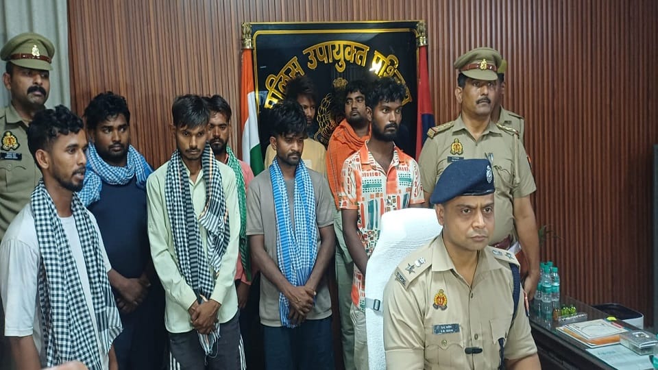 Eight individuals arrested for defrauding over 23 people by posing as CBI and Crime Branch officials