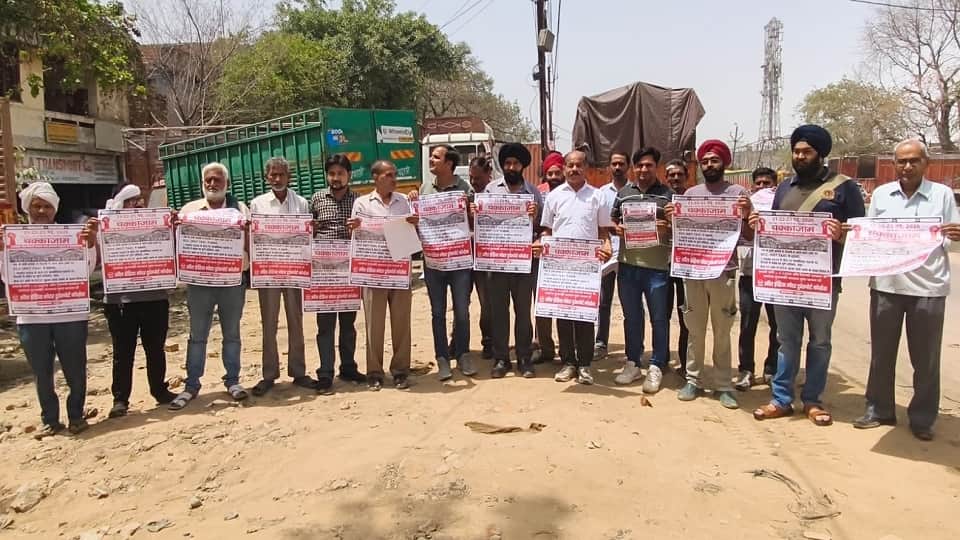 Meerut Truck Strike Industries May Suffer Rs 340 Crore Loss as Transporters Begin Chakka Jam UP News in Hindi