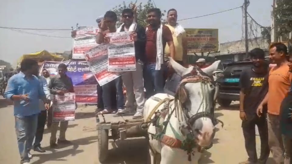 Transporters Ride Horse Carts in Protest, Booking Halted During Strike, Supply Worth ₹340 Crore Likely Affecte