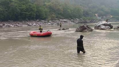Two Youths Swept Away in Ganges While Taking Photos at Restricted Ghat Rishikesh Four Friends Come Together
