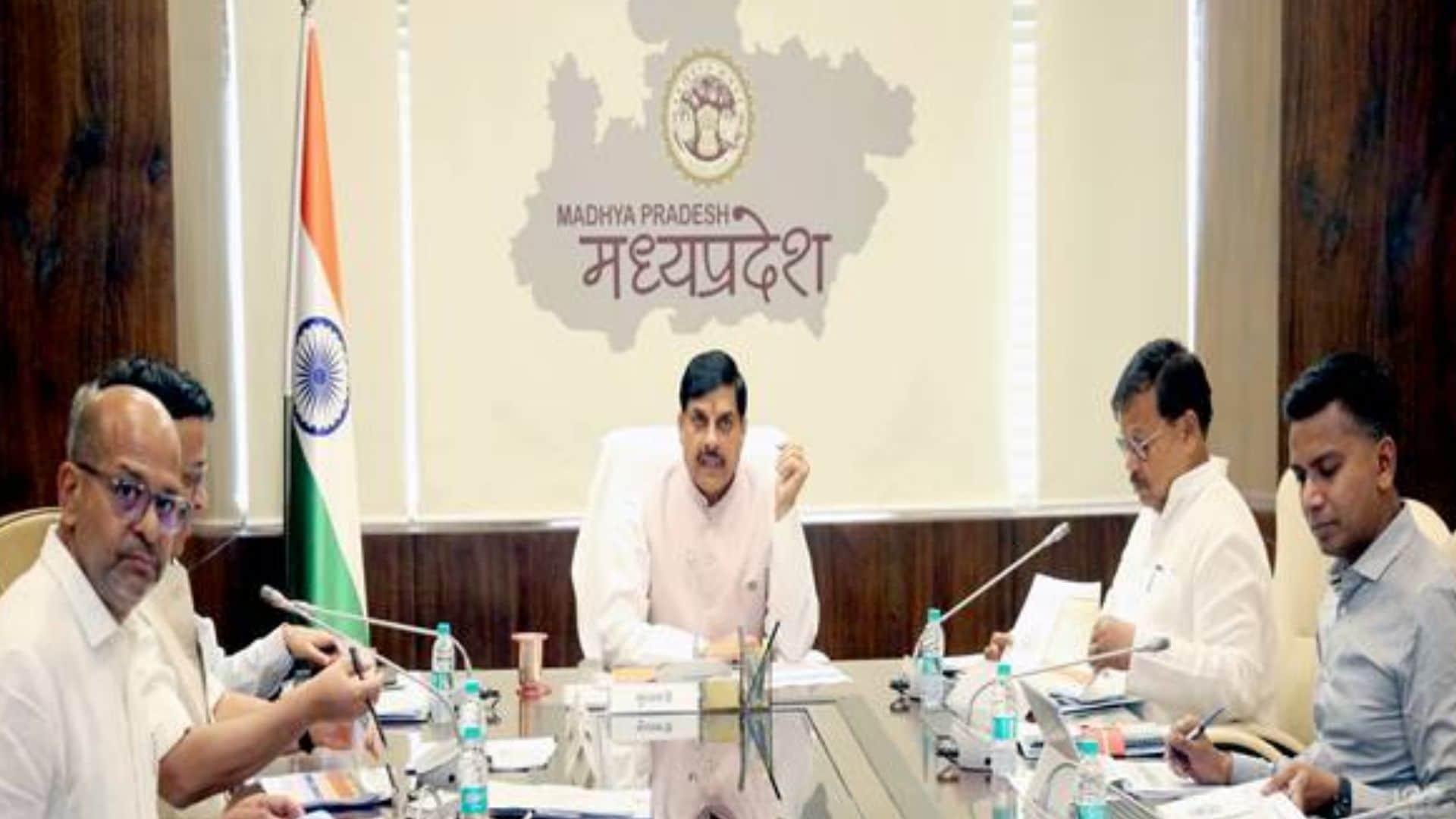सीएम ने ऊर्जा विभाग की समीक्षा बैठक की