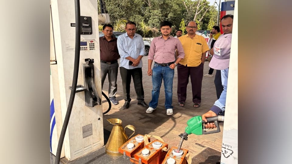 Amar Ujala Sting: 'Maal Clear Paani Ameer' codeword, petrol and diesel being ordered from home