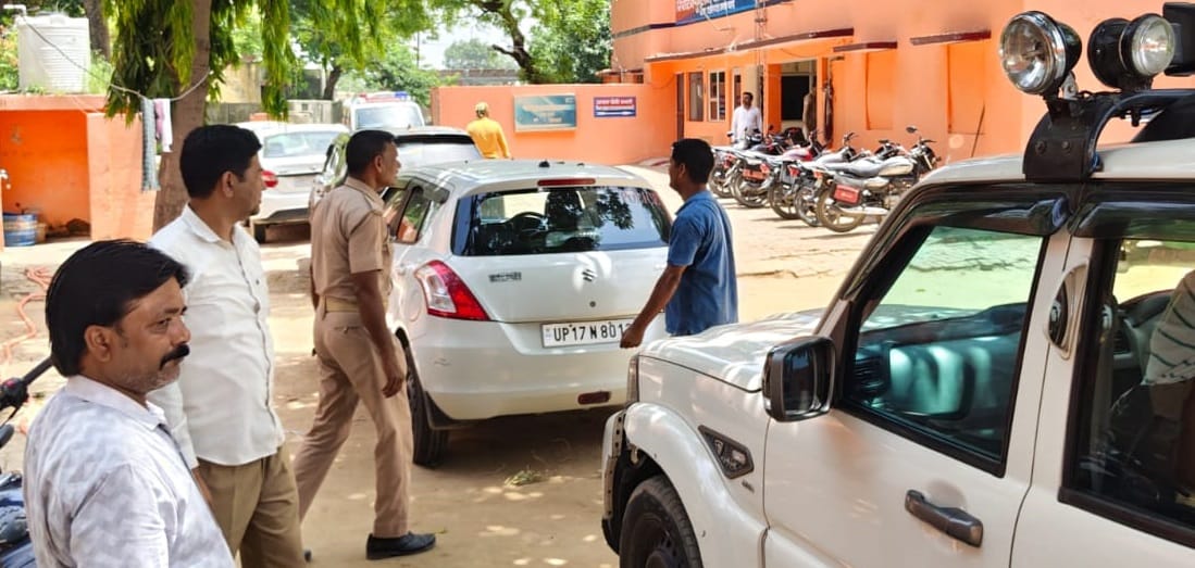 Overloaded Dumper Driver Attempts to Run Over Police and ARTO Team in badaun