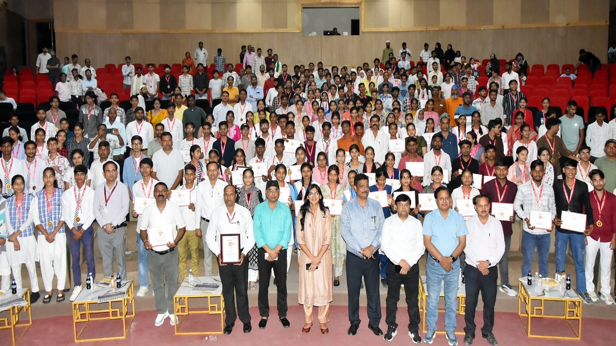 Amar Ujala Bhavishya Jyoti Samman Meritorious Students Honored in Bareilly