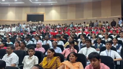 Amar Ujala Bhavishya Jyoti Samman Ceremony Officials Share Mantras for Success with Students