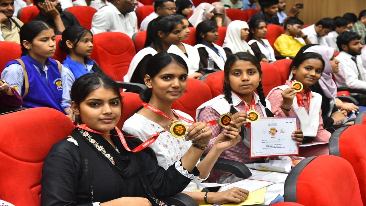Amar Ujala Bhavishya Jyoti Samman Meritorious Students Honored in Bareilly