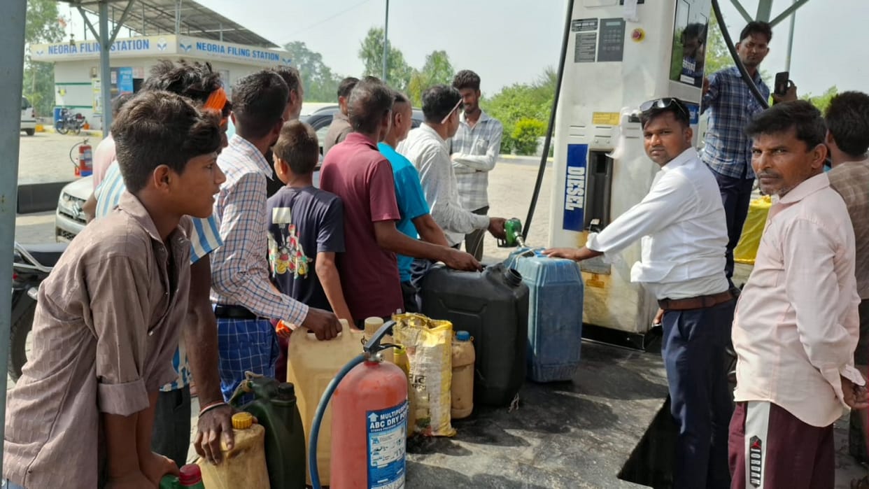 Diesel Shortage in Pilibhit Long Queues at Fuel Pumps