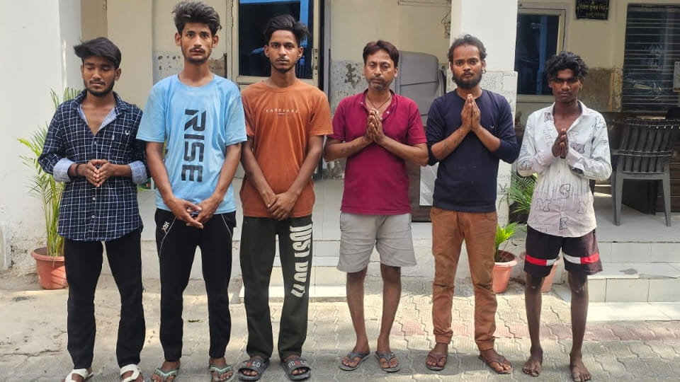 Kanpur: Drunkards Create Ruckus Near Picket Point; Pelt Stones on Open Road—Six Arrested