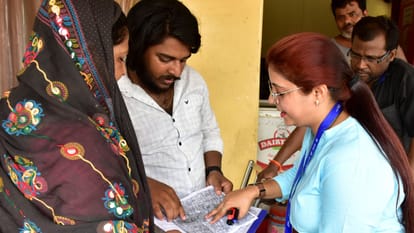 Gorakhpur Census, People Confused Over 'Roti Or Chawal' Question, Fear OTP Fraud And House Tax Hike
