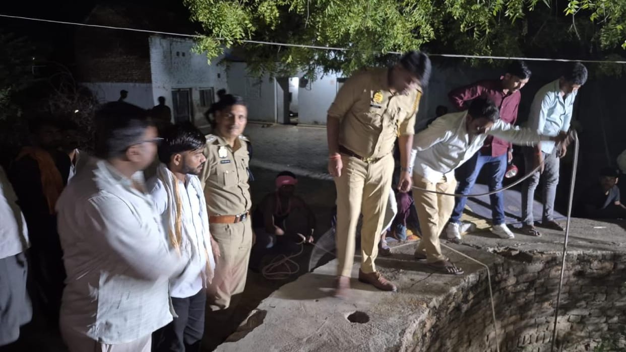 Jhansi: A youth fell into a well in an inebriated state