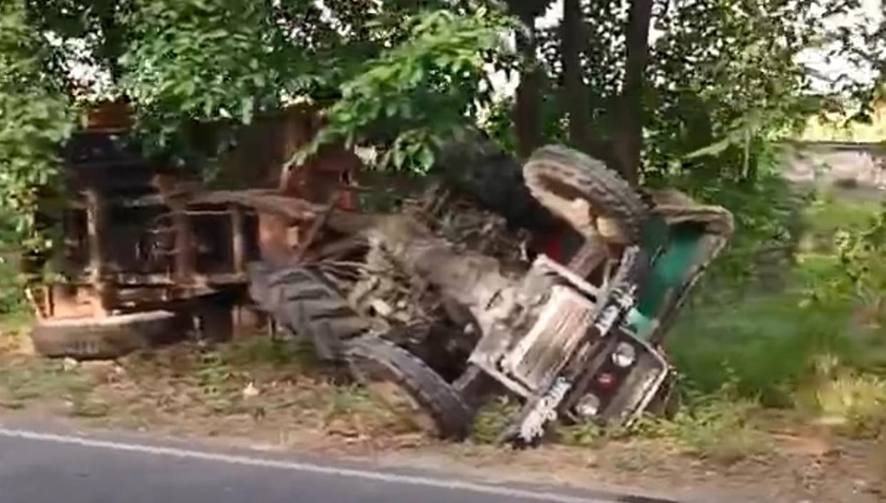 Farrukhabad Onion Laden Tractor Trolley Overturns After Collision with Truck  One Dead and Two Injured