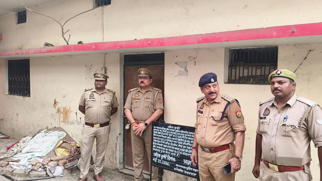 Police confiscated the house of former block chief mafia Dilip Mishra, action taken under the Gangster Act.
