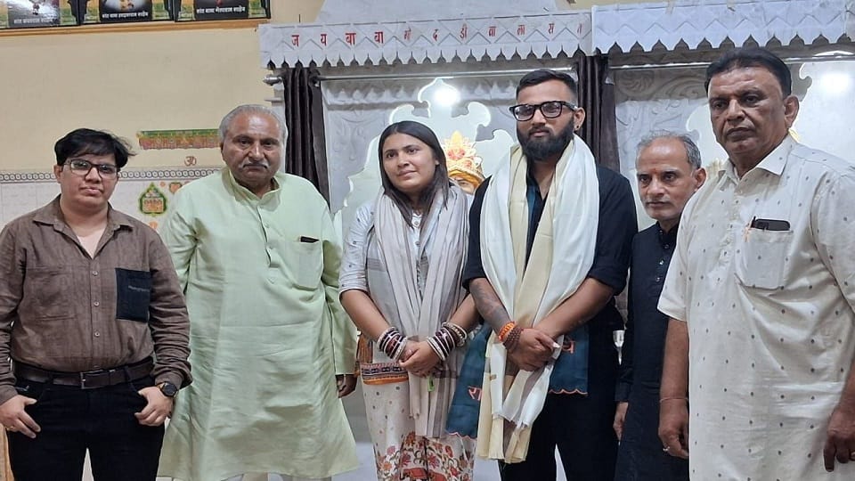 नवविवाहित दंपती निलेश और सोनिया राजानी