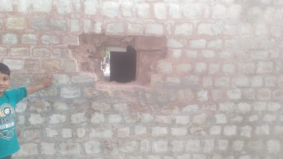 Burglars Strike Two Houses in Fatehpur Sikri, Jewelry and Cash Worth Lakhs Stolen