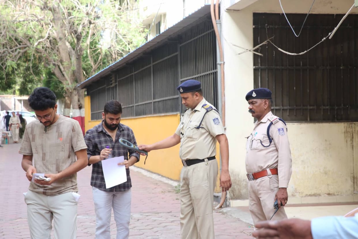 UPSC Preliminary Exam: Over 12,000 Candidates Arrive at 36 Centers in Bhopal; Entry Granted After Strict Scrut