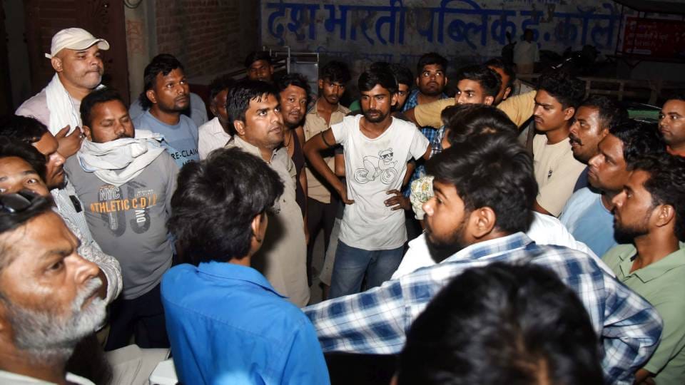 one lakh Residents in Lucknow Left Thirsty for Electricity for 42 Hours Anger Erupts