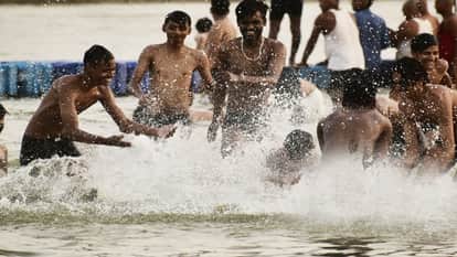 Sky blazing, city swelters amid red alert, mercury reaches 48 degrees