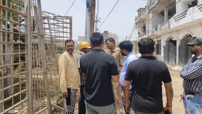 UP: Workers attempting to resolve power crisis were attacked, their bikes were broken and equipment was snatch