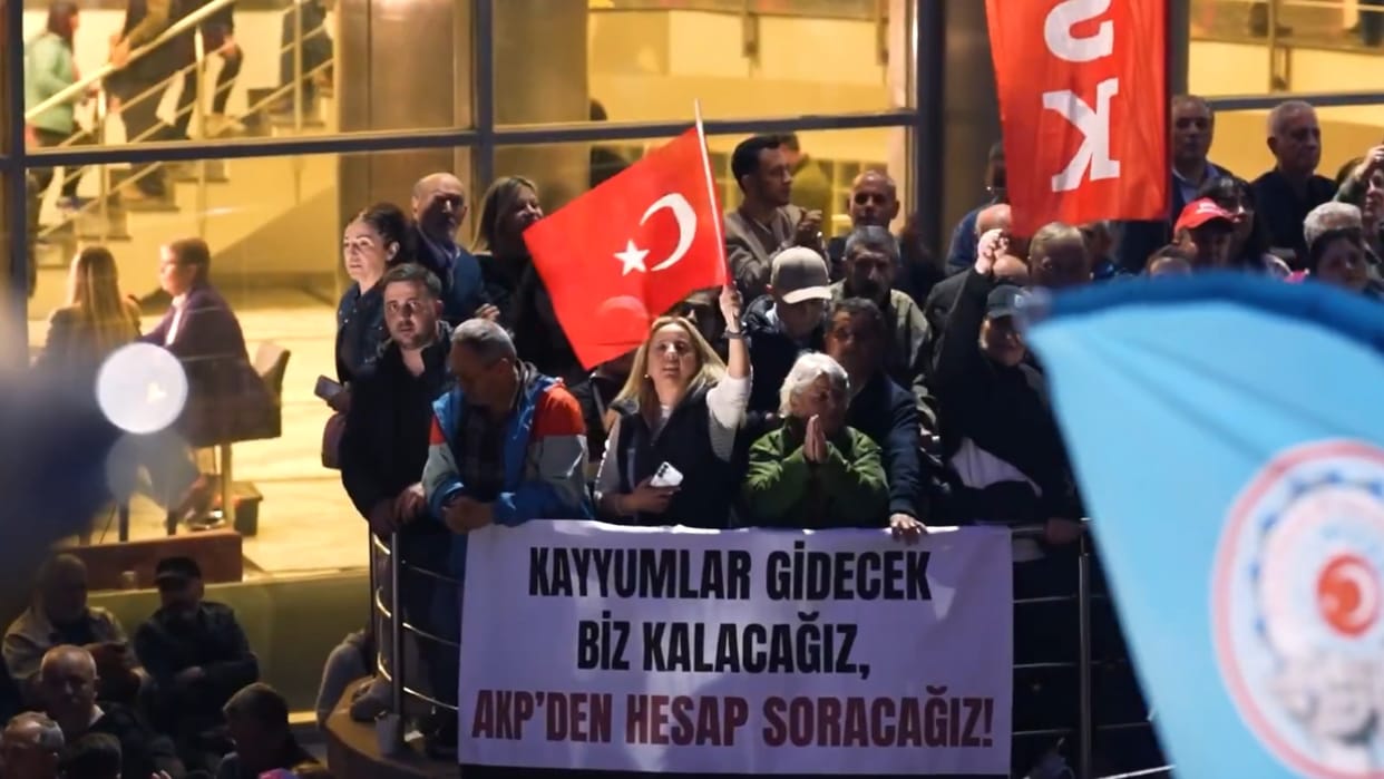 Turkiye: Thousands take to the streets to protest the removal of the main opposition leader
