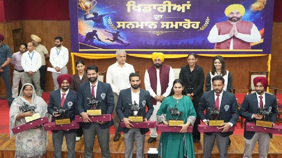 CM Mann honored 1070 players from Punjab