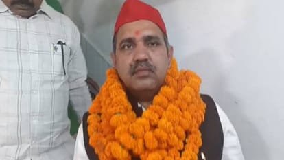 Following court order SP Councilor Lalit Tiwari was administered oath in Lucknow