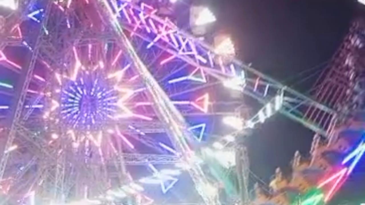 उर्स मेले में लगे झूले