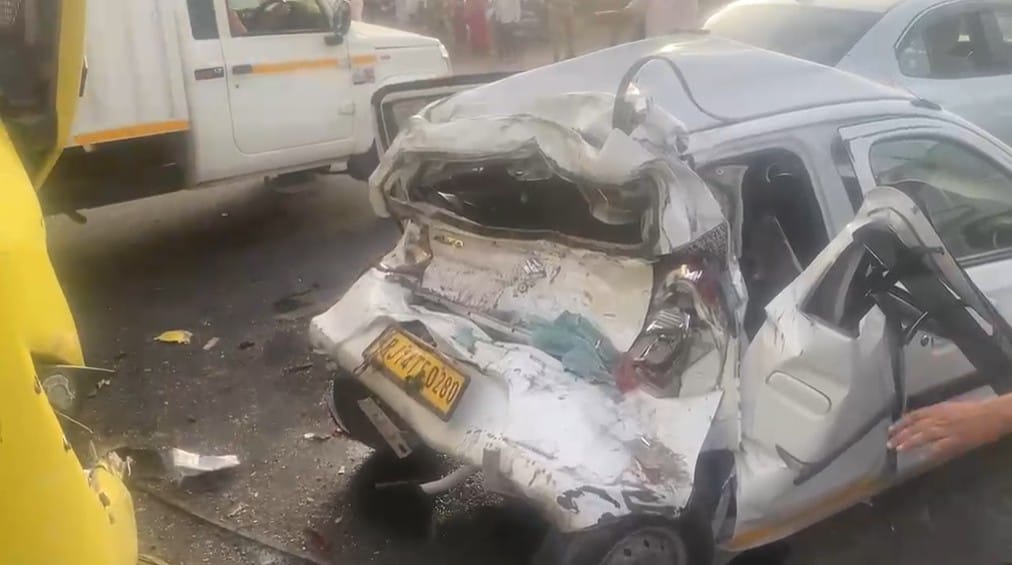 Major Accident During CM Convoy Movement in Jaipur: Sleeper Bus Rams Into 8 Vehicles, 6 Injured