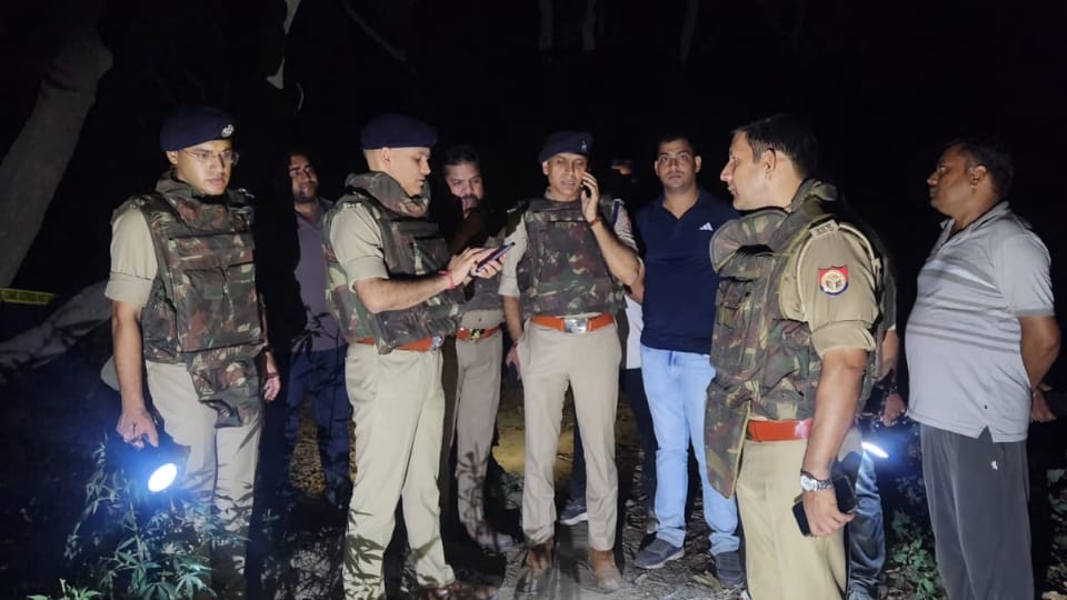 Aligarh News Two Notorious Criminals Killed in Aligarh Encounter  History of Robbing Women Across UP