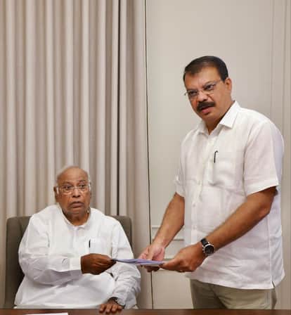 Turmoil in Congress over Rajya Sabha Seat: Leader of Opposition Meets National President in Delhi; Candidacy S