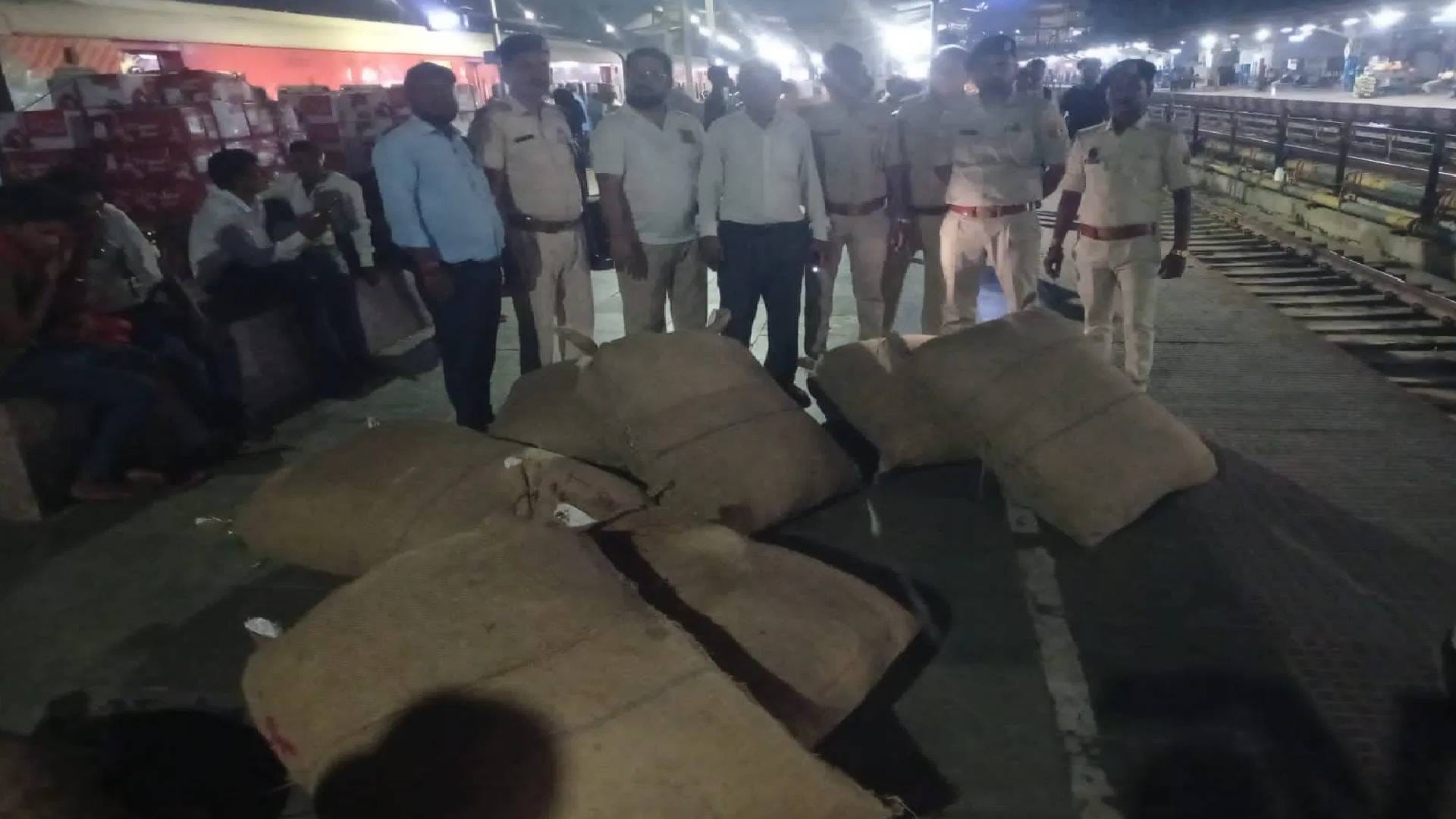 विदेशी सुपारी की खेप जब्त
