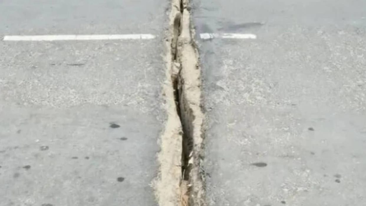 BiharTraffic Disrupted on Key UP-Nepal Route After 12-Inch Gap Found Between Bridge Pillars