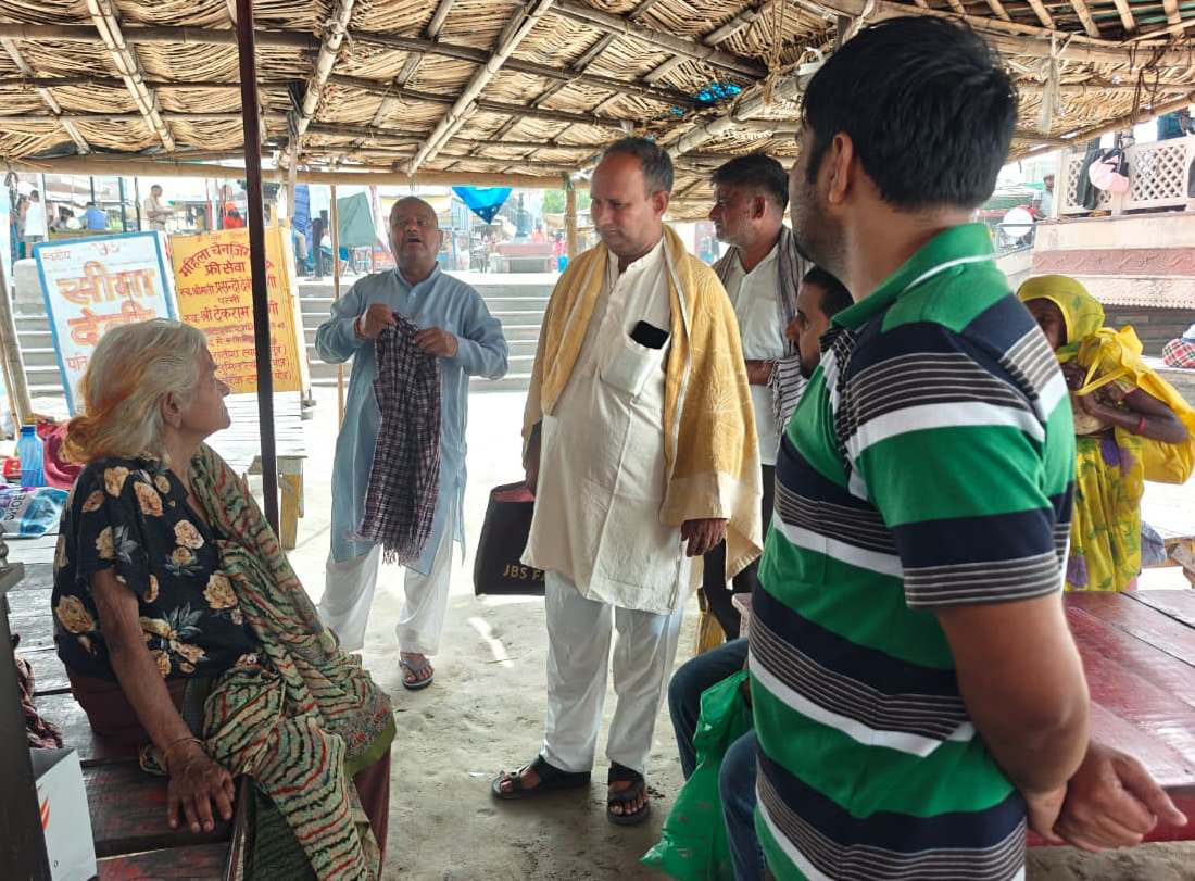 Son Abandons Mother at Brajghat 70-Year-Old Bhagwati Left Hungry and Thirsty