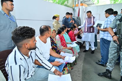 UP: Deputy CM Keshav Maurya listened to the problems and directed officials to provide quick solutions; compl