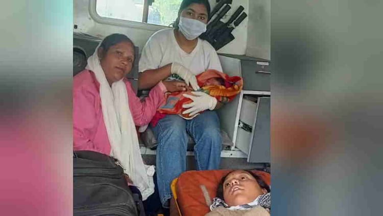 बदरीनाथ हाईवे पर जाम: जोगीधार के पास एंबुलेंस में ही फंसी प्रसव पीड़िता, आशा व एनएम ने कराया सुरक्षित प्रसव